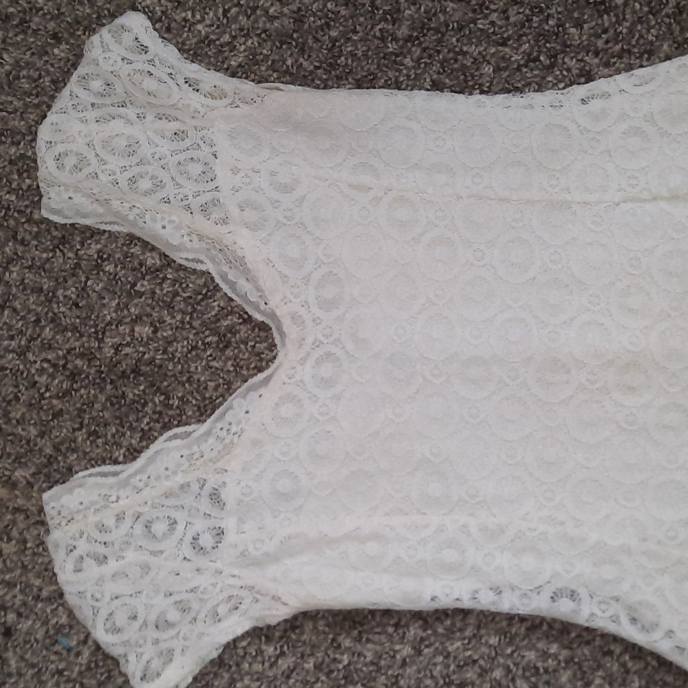 Lace dress - Picture 3 of 4